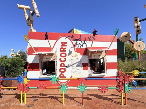 Snack Kiosk Toy Story Land Image