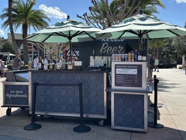Outdoor Vending Cart at West Side Image
