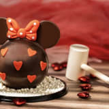 Sweetheart Minnie Chocolate Piñata Image