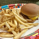 Cheeseburger (Kids' Menu) Image