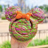 Minnie-shaped Cinnamon Roll Image