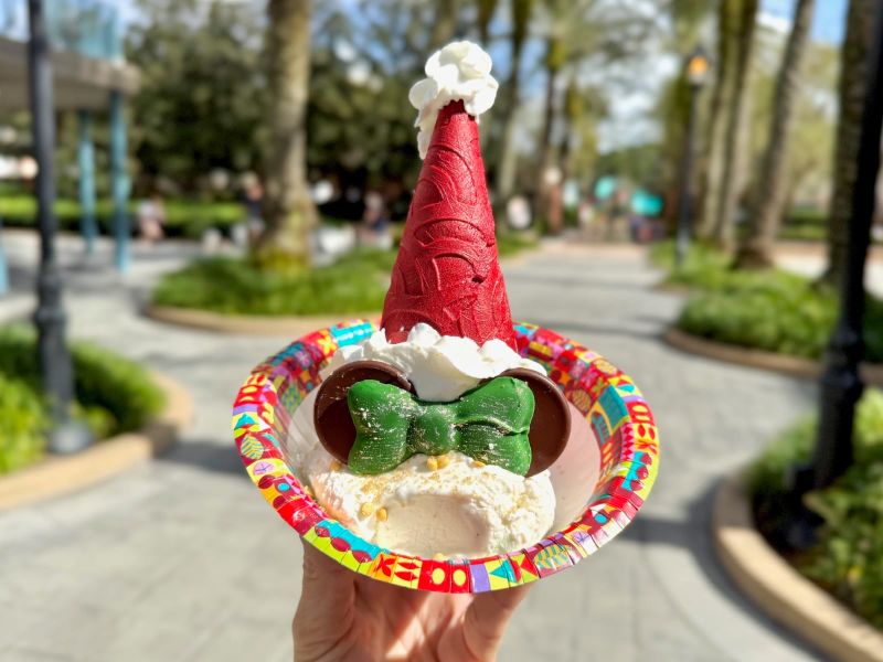 5. Minnie Holiday Sundae (8.5/10) Image