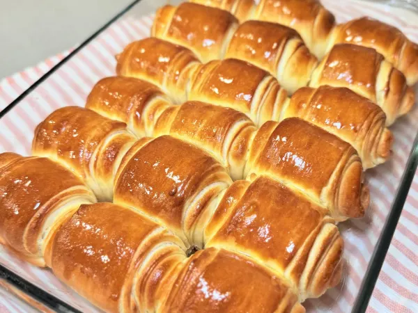 Cheesy Butter Rolls Image