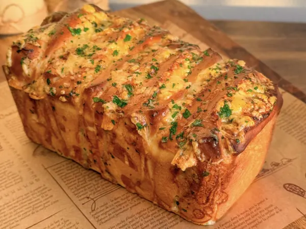 Cheesy Garlic & Parsley Butter Bread Image