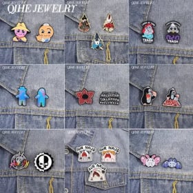 2-4 unids/set de películas de terror de ciencia ficción, alfileres esmaltados de flores de caníbal rojo, broches de sirena de gato de rol de juego de Anime, insignias de solapa, regalos de joyería