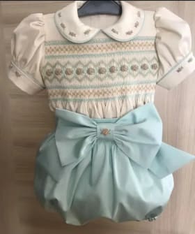 Traje ahumado blanco y verde de verano para niña de 0 a 4 años A104