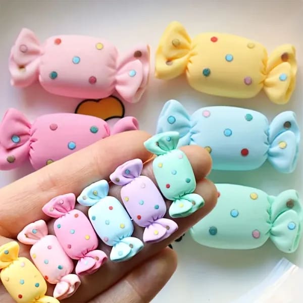 20/40 piezas Kawaii Candy Sweets Lollipop surtido de adornos de resina con parte posterior plana - colores pastel (rosa, amarillo, verde, morado o así)