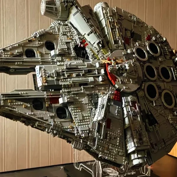 7541 Piezas, El Gran Nave Estelar Millennium Falcon 75192, Modelo de Decoración para el Hogar, Juguetes de Ensamblaje para Niños y Adultos, Regalos de Cumpleaños y Navidad