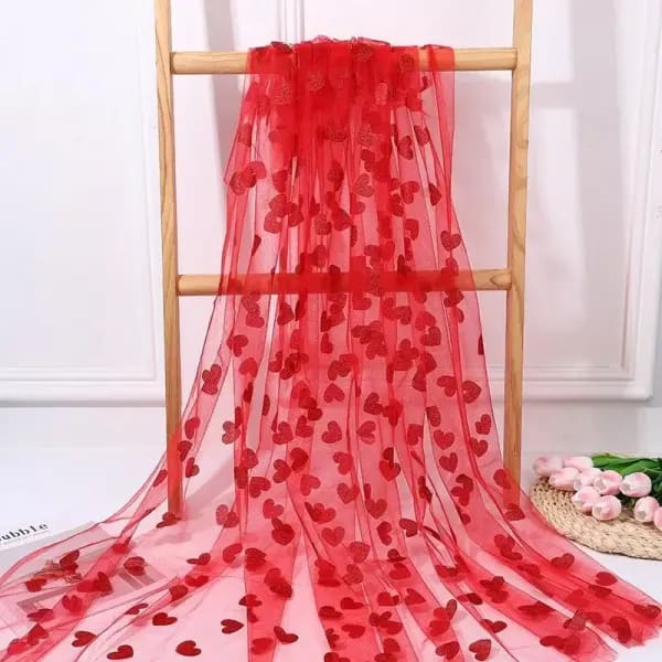 Mantel de Malla Rojo en Forma de Corazón, Perfecto para Decorar Banquetes de Boda, Fiestas y Cenas Románticas a la Luz de las Velas en el Día de San Valentín