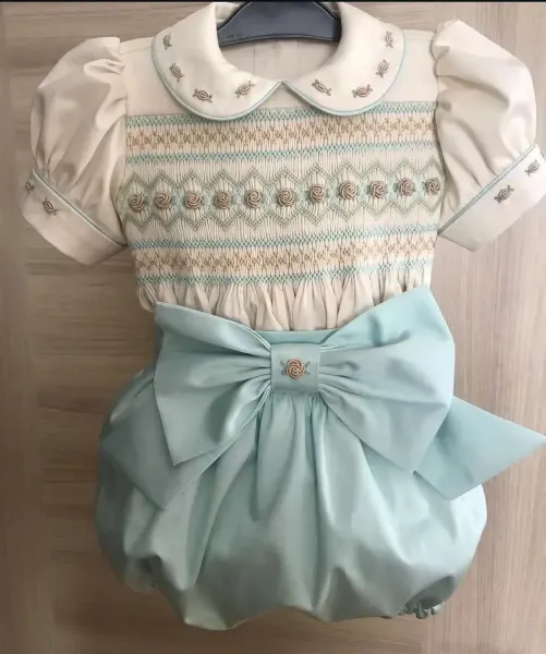 Traje ahumado blanco y verde de verano para niña de 0 a 4 años A104