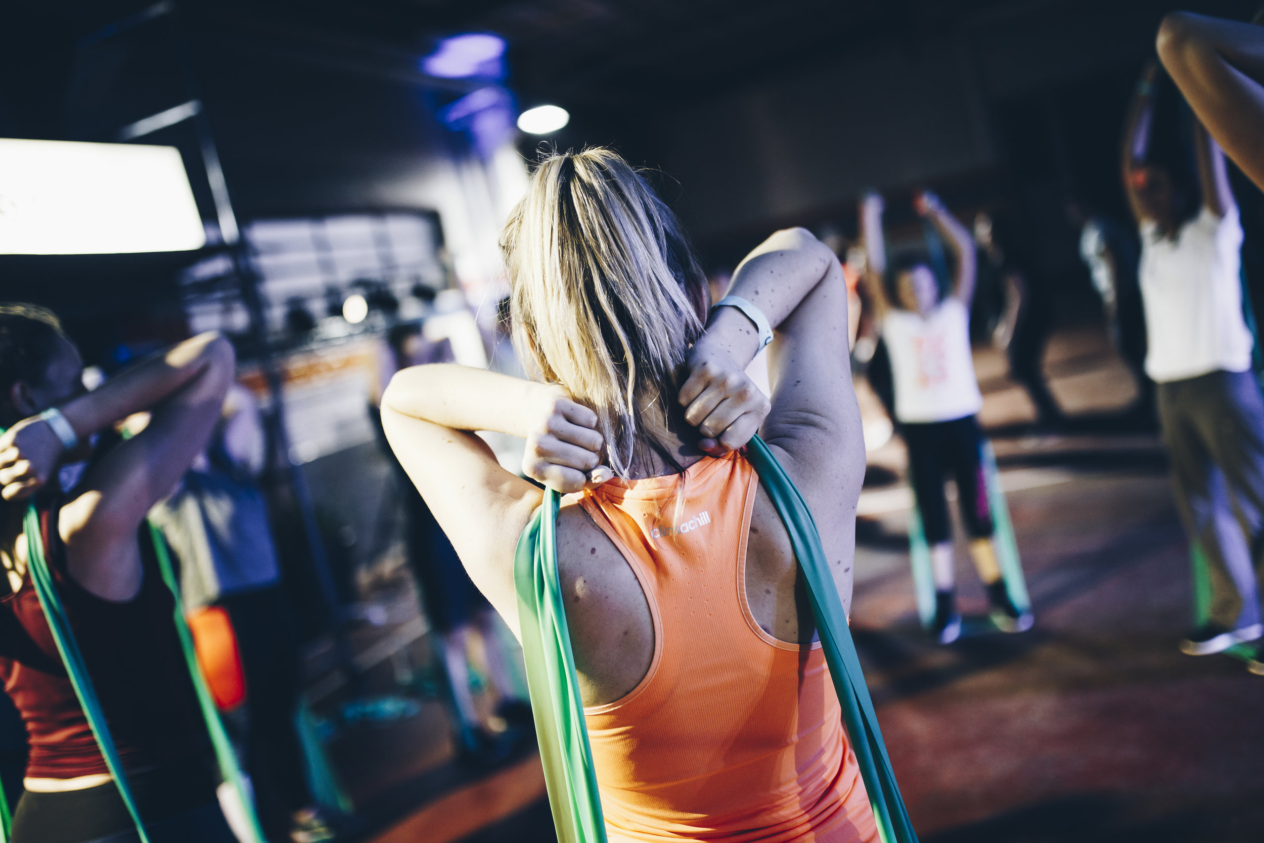 Esercizi con elastici: 5 MOTIVI per cui dovresti usarli per allenare il tuo core