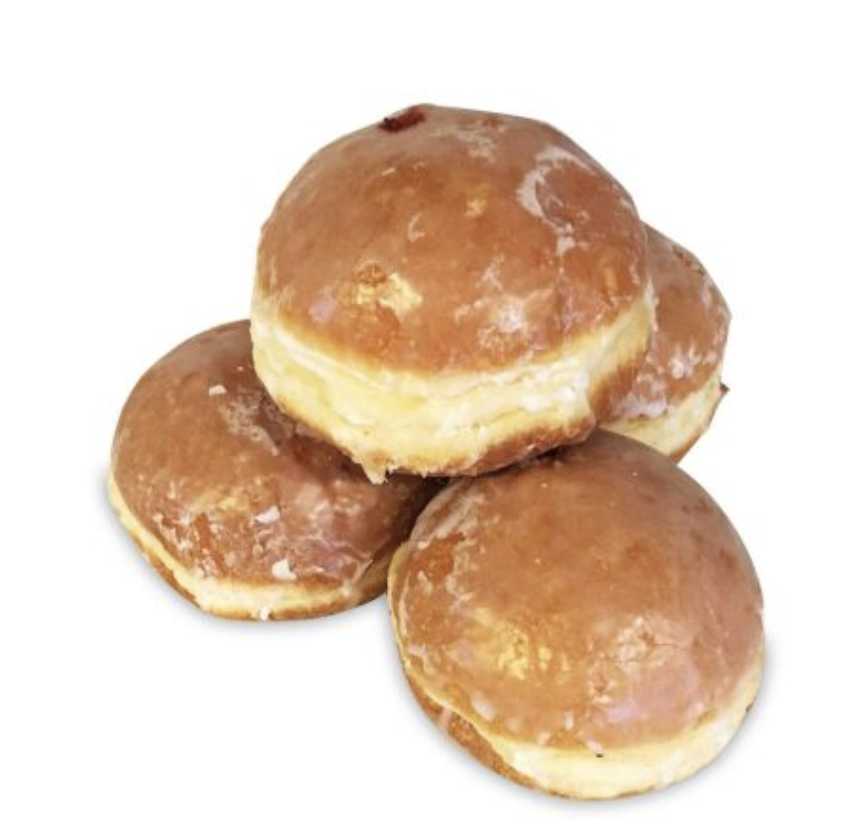 Close em um pączki cortado ao meio mostrando o recheio