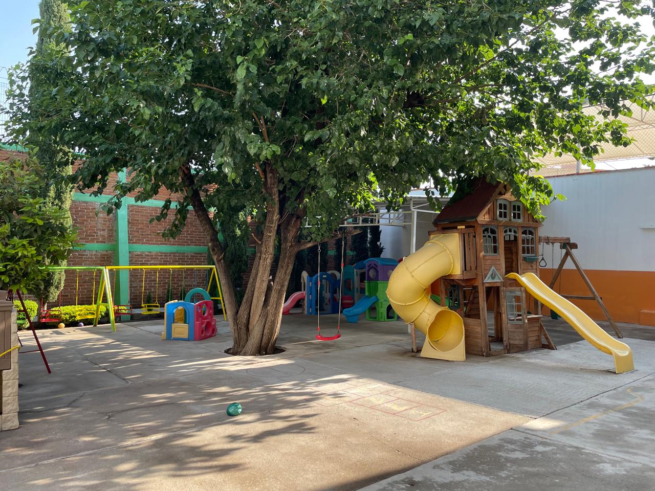 Fachada del Colegio Guadiana