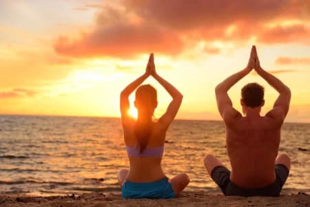 Yoga para casal com toques