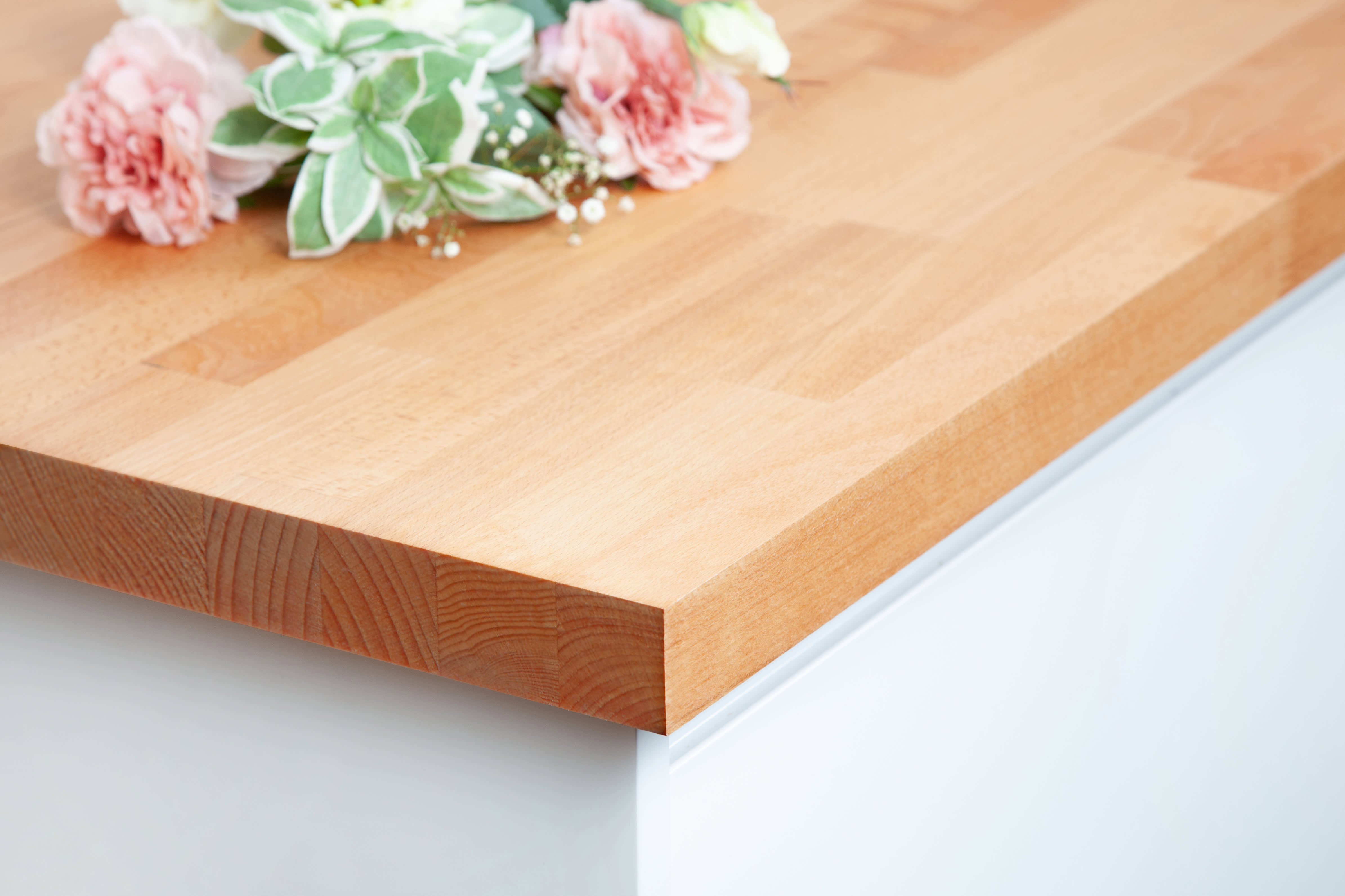 Beech wooden kitchen worktop corner profile with flowers