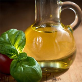 olive-oil-treating-solid-wood-worktops-080217-th_iektpe (1)