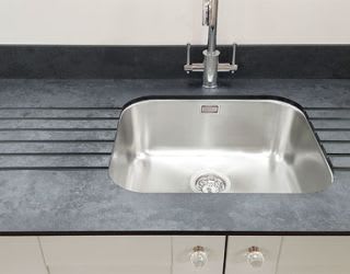 choosing-sinks-for-solid-laminate-worktops-23102018-th_gpflyr