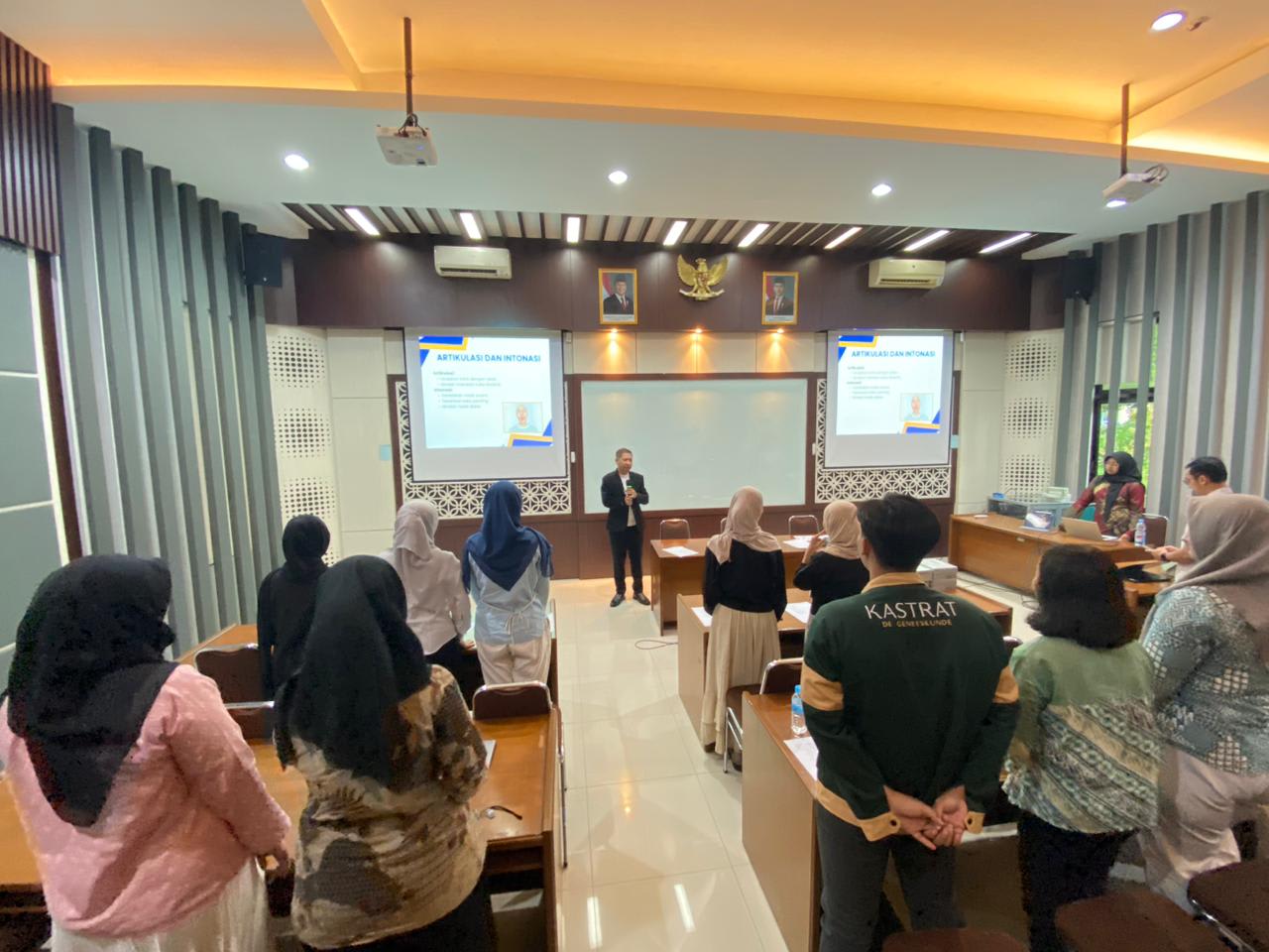 Pelatihan Public Speaking untuk Calon Dokter Fakultas Kedokteran UNS