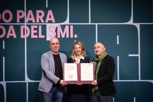 Trabajo y sindicatos firman el acuerdo de subida del SMI hasta los 1.184 euros mensuales