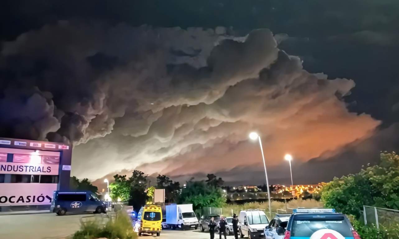 Incendio tóxico en Vilanova: el cloro ya no flota, pero el susto persiste