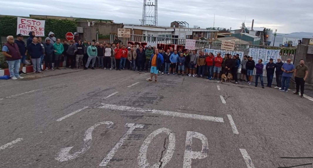 Nueve días de huelga en Derivados del Flúor: la plantilla exige igualdad y seguridad