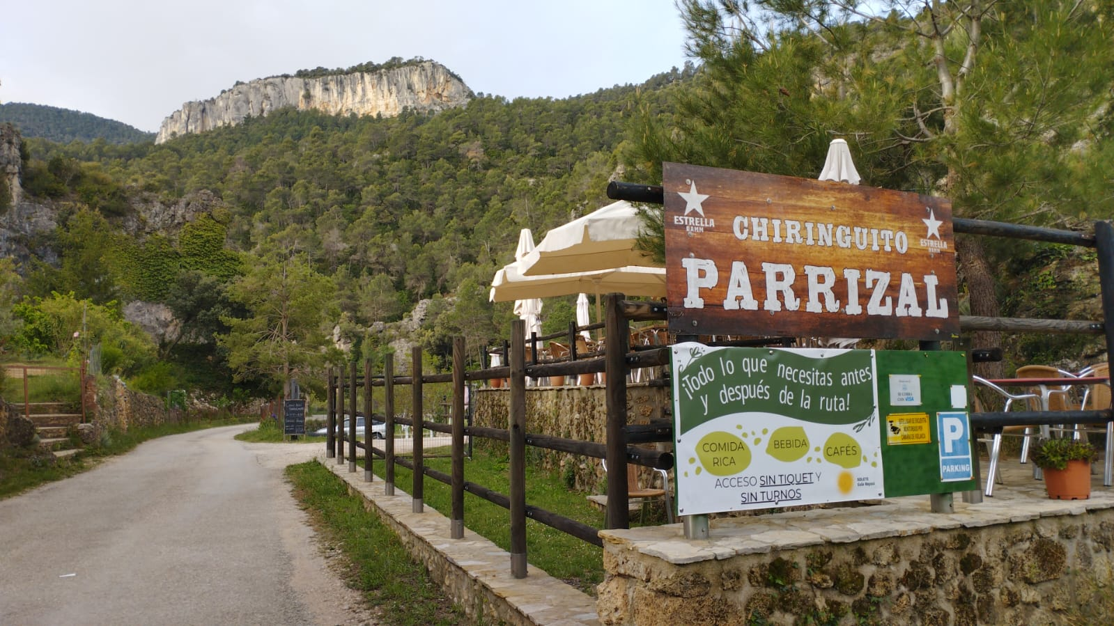 Chiringuito Parrizal antes de la ruta del Parrizal, donde te puedes aprovisionar de todo lo necesario para tu ruta: snacks, agua fresca, comida