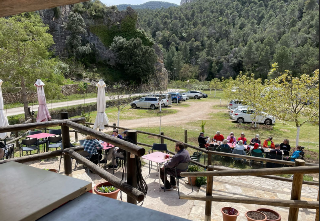 Comida al aire libre en plena naturaleza en Chiringuito Parrizal, Beceite
