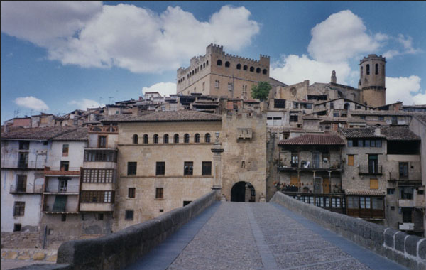Puente de Piedra y Portal de San Roque en Valderrobres