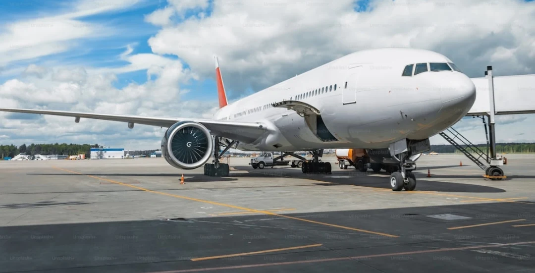 Maleteros del aeropuerto de Palma amenazan huelga y un agosto caótico