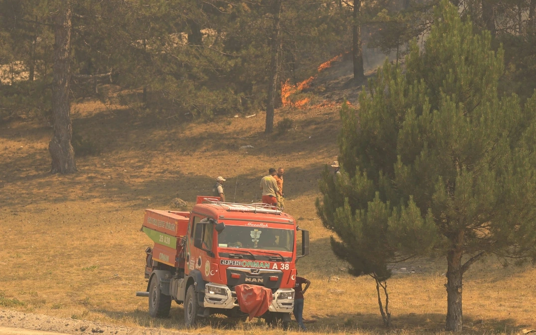 España arde y el operativo forestal sigue en situacion precaria: huelga, turnos al límite y convenios envejecidos