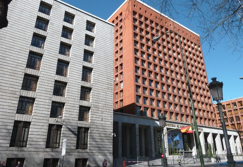 Médicos agotados, quirófanos cerrados: la raíz del atasco en los hospitales públicos