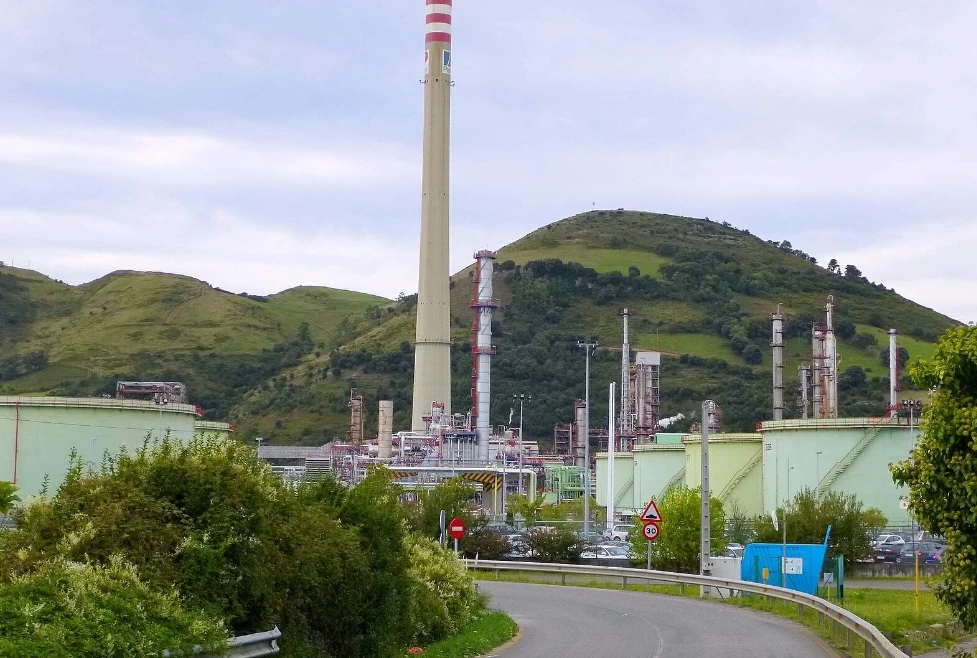 Petronor (Repsol) en Muskiz: el comité de empresa denuncia abusos e incumplimientos y abre la puerta a la huelga