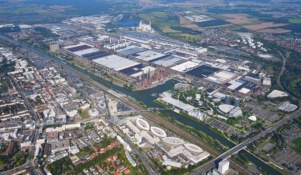 Volkswagen entra en zona crítica de caja y acelera recortes que pueden salpicar a España