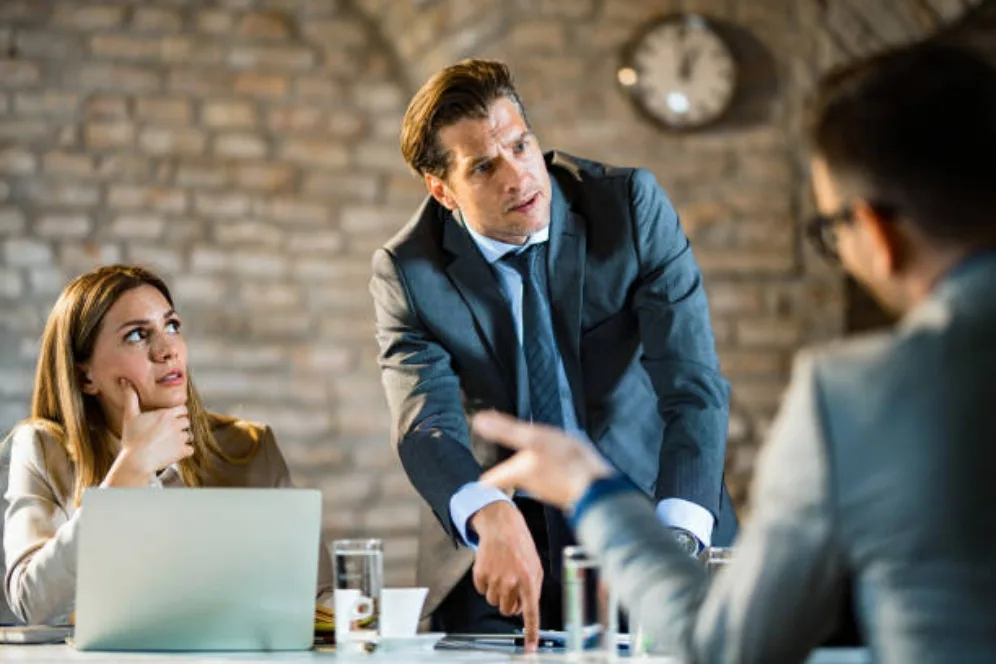 ¿Sabías que la empresa no puede sancionarte quitándote vacaciones ni con “multa de haber”?