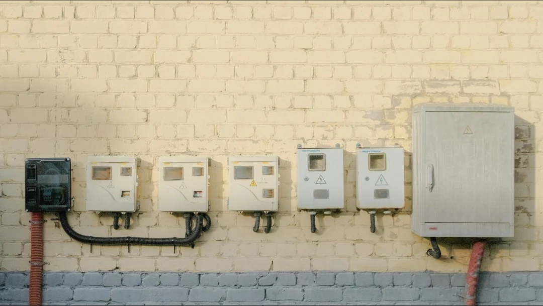 Si tu empresa cobra ayudas públicas, ¿puede despedirte alegando “subida de costes energéticos”?