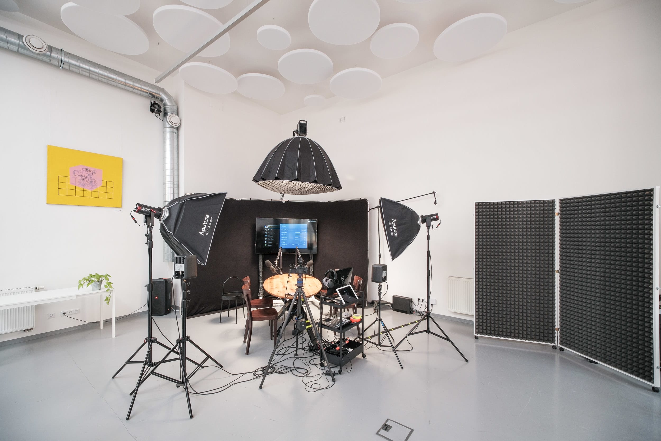 Podcastové studio vedle