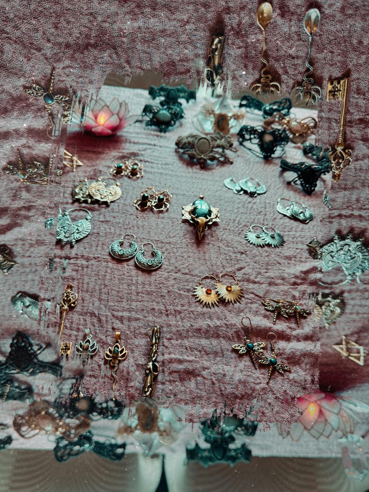 Warm details from a White Lotus gathering