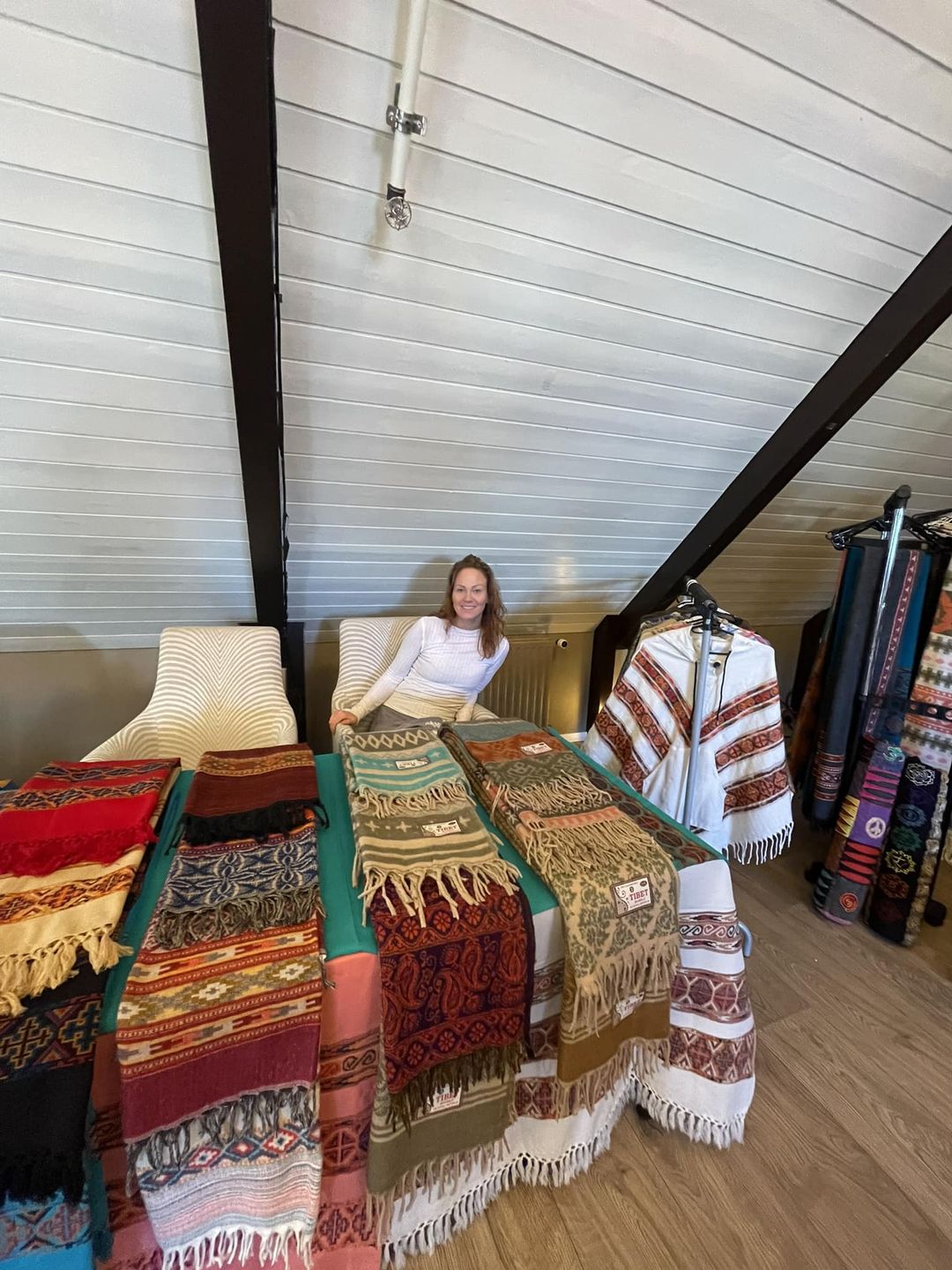 Guests enjoying the White Lotus market atmosphere