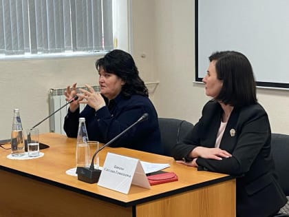 Наталья Западнова встретилась с руководителями образовательных учреждений Нижневартовска