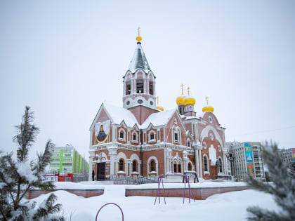 В Неделю 31-ю по Пятидесятнице митрополит Ханты-Мансийский и Сургутский Павел совершил Божественную литургию в храме в честь Покрова Божией Матери г. Мегиона