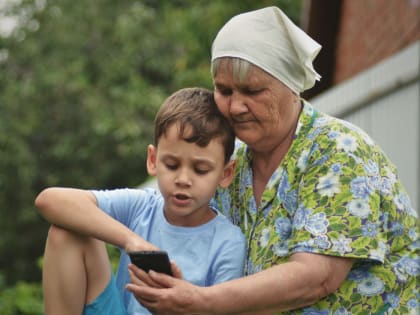 Рассказываем, как защитить своих пожилых родственников от мошенников