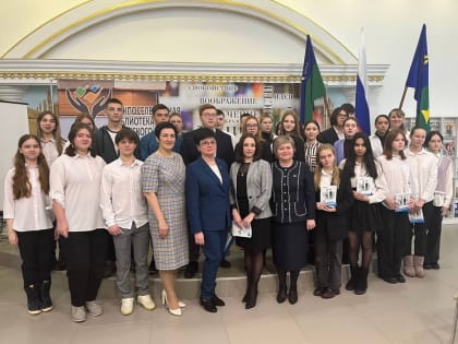 Заместитель председателя Молодежного парламента при Думе Югры Анастасия Бурая встретилась с молодежью города Советский
