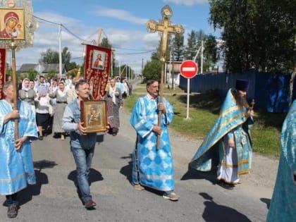 Няганские единороссы поздравили приход Православного храма Владимирской иконы Божией Матери с Престольным праздником