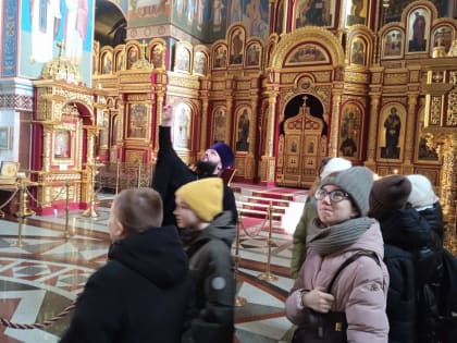 Клирик Кафедрального Собора Воскресения Христова провел экскурсию для учеников школы № 7
