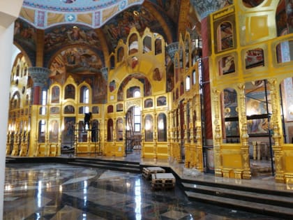 В Свято-Троицком кафедральном соборе Сургута началась установка иконостаса