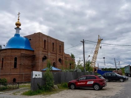 В Нягани продолжается строительство православного храма и мечети