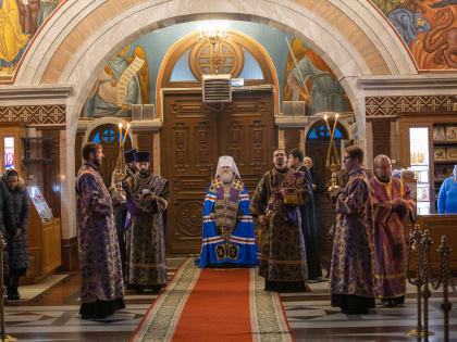 В канун Недели 1-й Великого поста митрополит Ханты-Мансийский и Сургутский Павел совершил всенощное бдение в Воскресенском кафедральном соборе г. Ханты-Мансийска