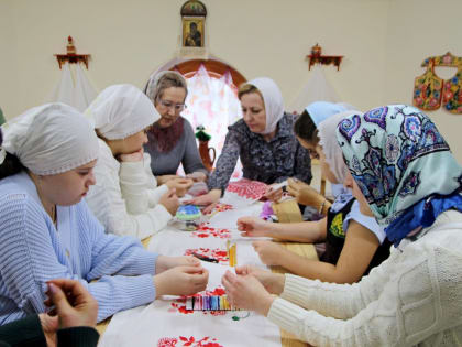 Воспитанницы Воскресной школы Прихода храма Святой Троицы обучались навыкам рукоделия