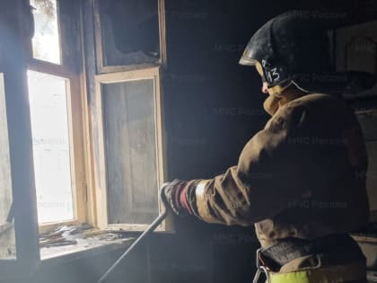 В Югре 8-летний мальчик пытался сам потушить пожар в доме