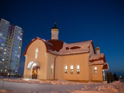 В канун дня памяти ап. первомч. и архидиакона Стефана, митрополит Ханты-Мансийский и Сургутский Павел совершил утреню всенощного бдения в храма  в честь мучеников Леонида и Татианы